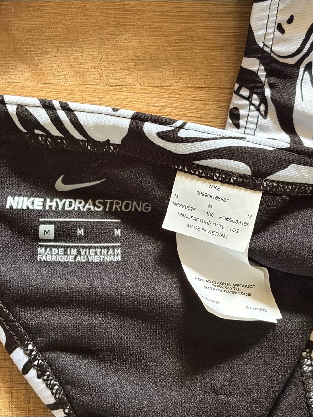 Nike Black and White Hydrastrong Swim Bottoms Sz M